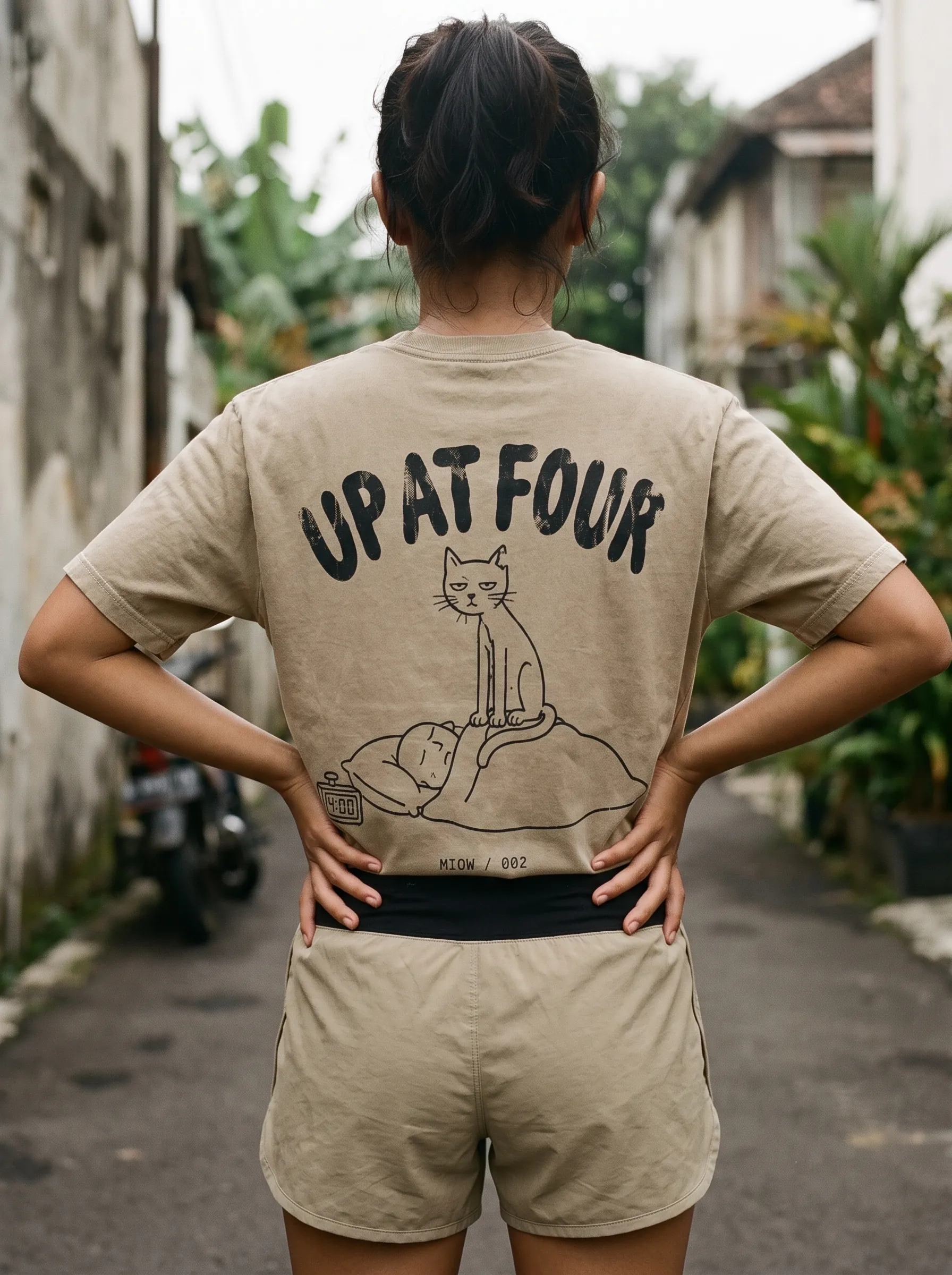 Detail punggung kaos UP AT FOUR